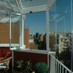 Acristalamiento de terraza con cortina y techos fijo de cristal. -2